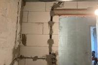 Oprava instalace v koupelně po posunutí zdi
