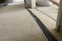 Uložení kabelů v podlahové drážce