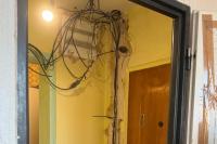 Vertikální trasa kabelů bude zakryta SDK konstrukcí