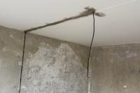 Dutiny nebylo možné použít tak jsem využili spáry mezi panely kde byla původní instalace