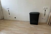 Zásuvky v ložnici u postele